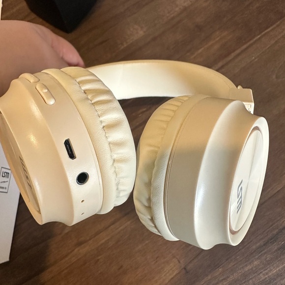 NIB - LSTN Sound Co. Bardot Wireless Headphones in Sand - Picture 6 of 8